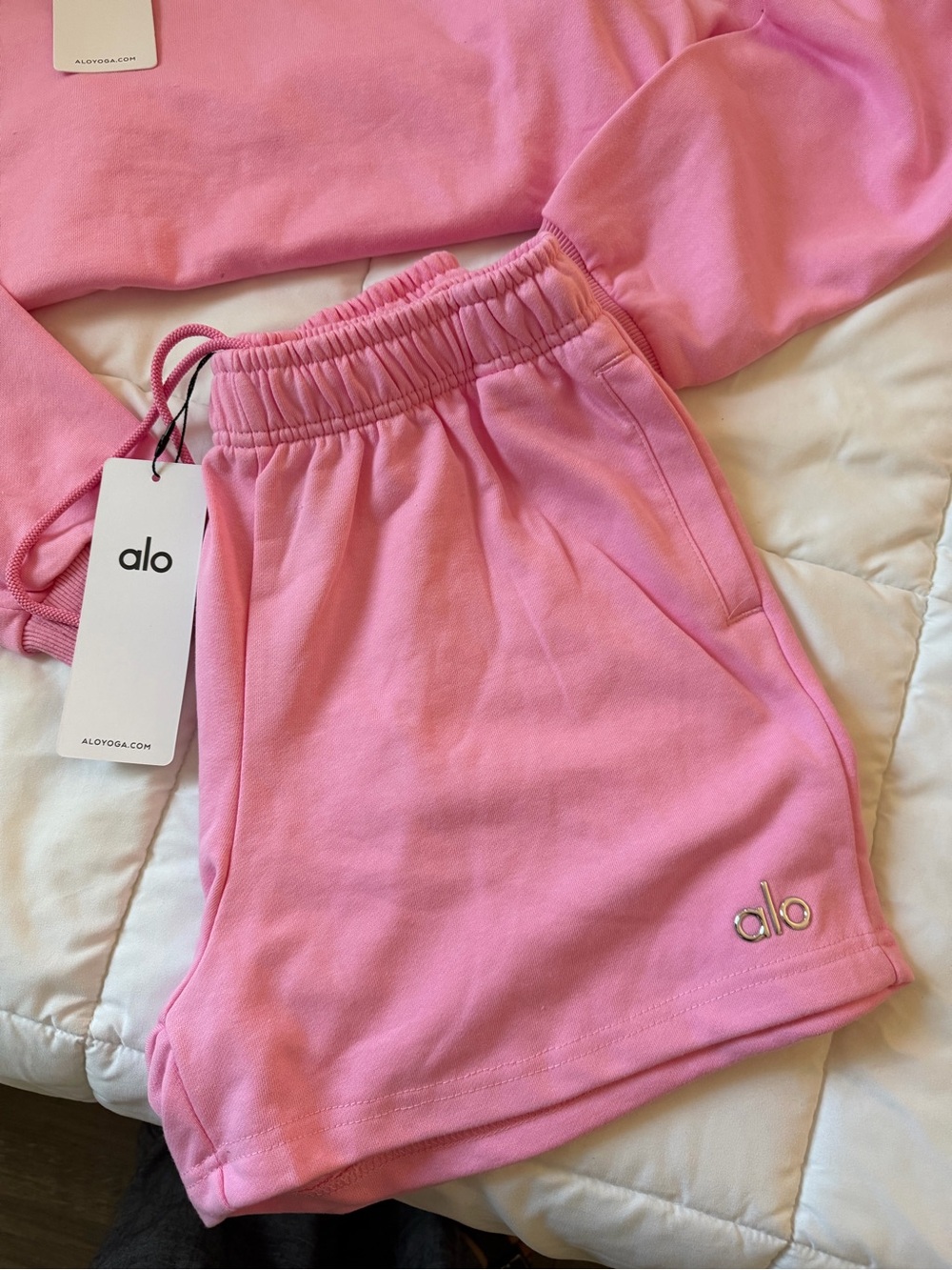 ALO Yoga Pink accolade Lounge Shorts Set - Soft Crewneck - Picture 3 of 3